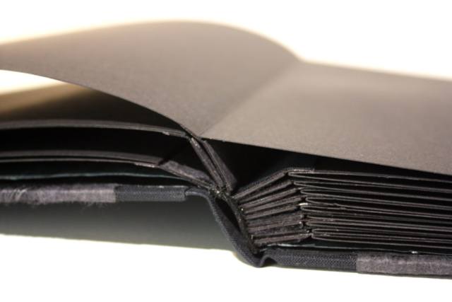 Fotoalbum atlasbinding linnen papier handgemaakt fotokarton zuurvrij papier zwart